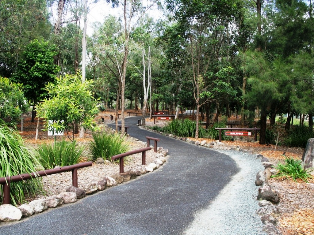 Royal Australian Regiment Memorial Walk (name plaques and trees)