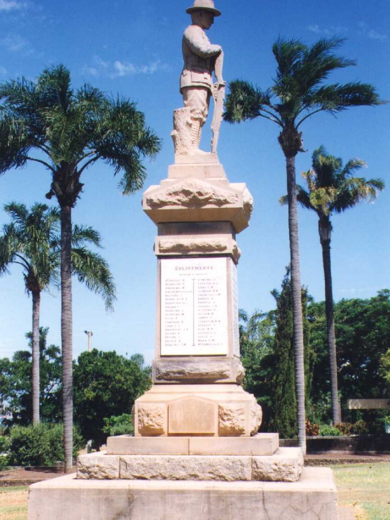 Southport War Memorial (Digger)
