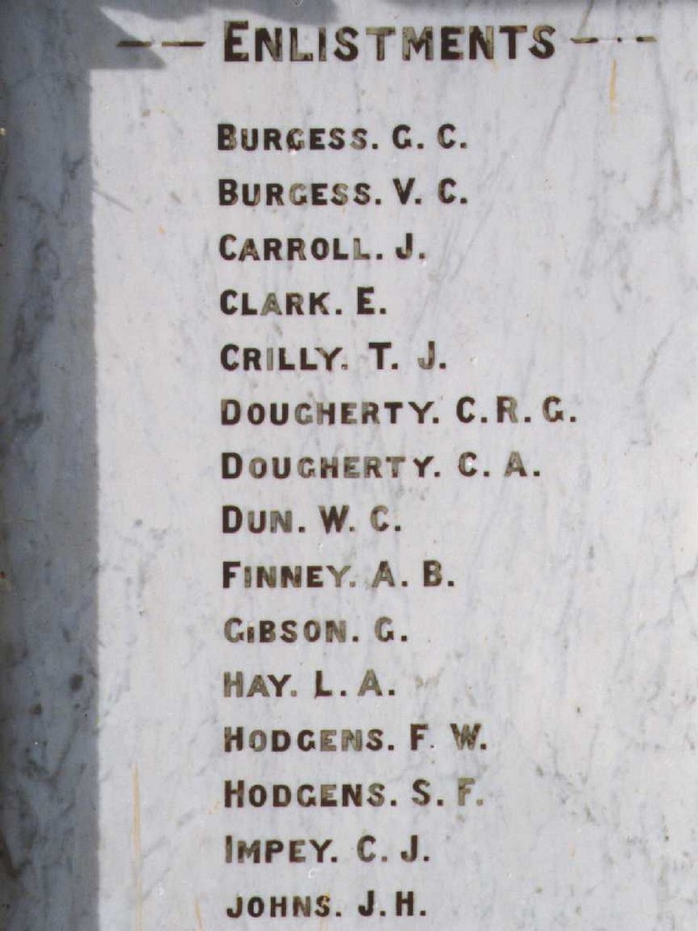 Tewantin War Memorial (Digger)