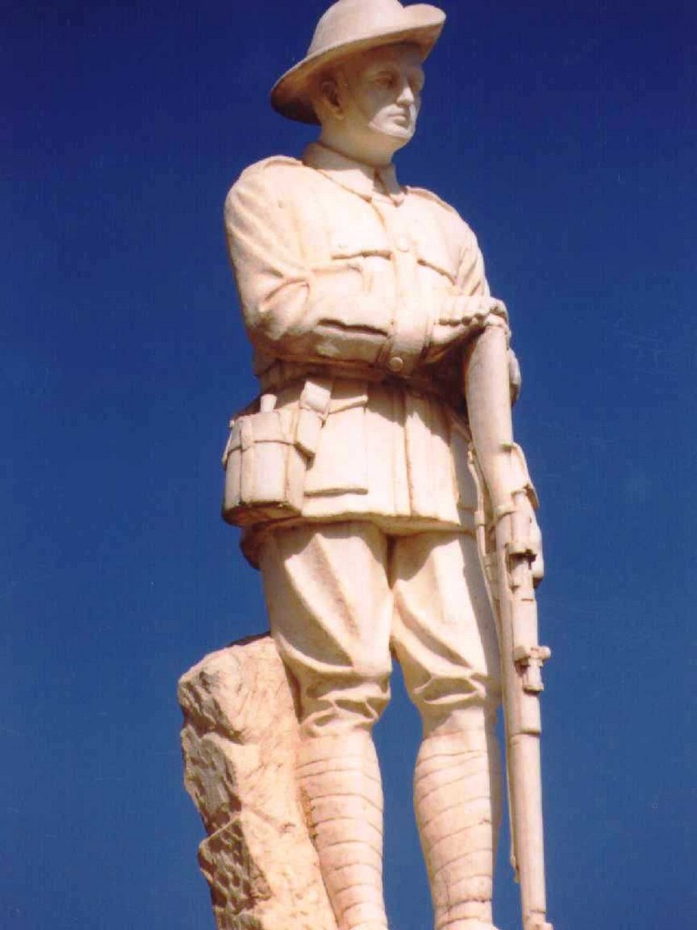 Aramac War Memorial (Digger) 1999 - Detail