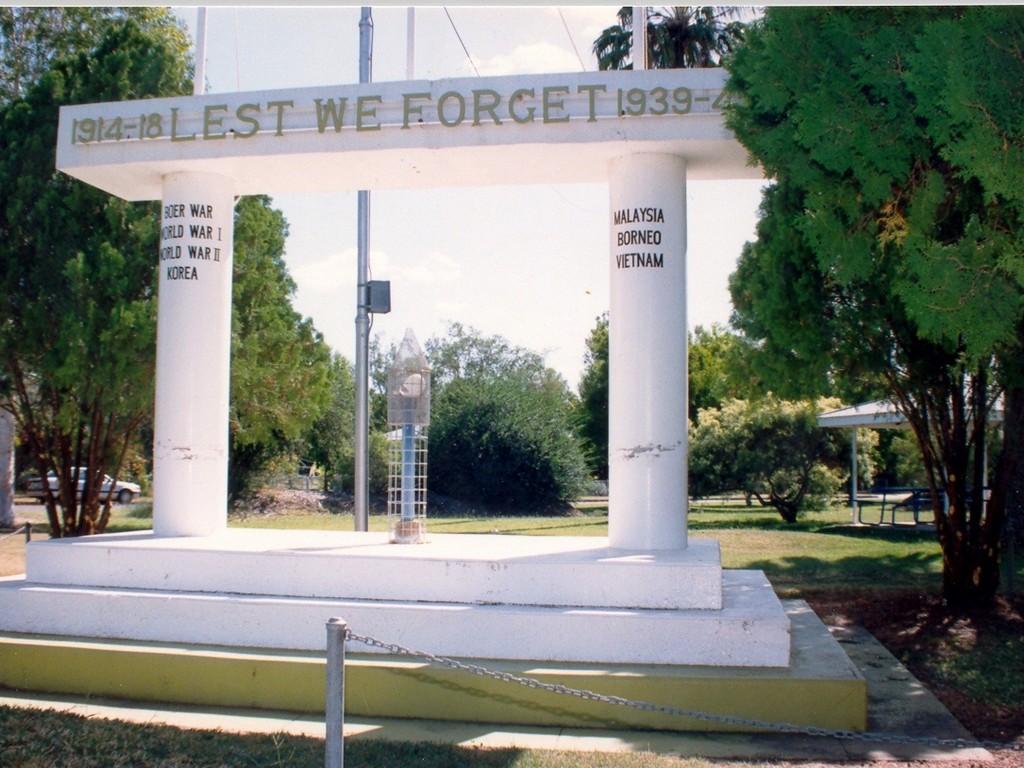 Old Theodore War Memorial Image