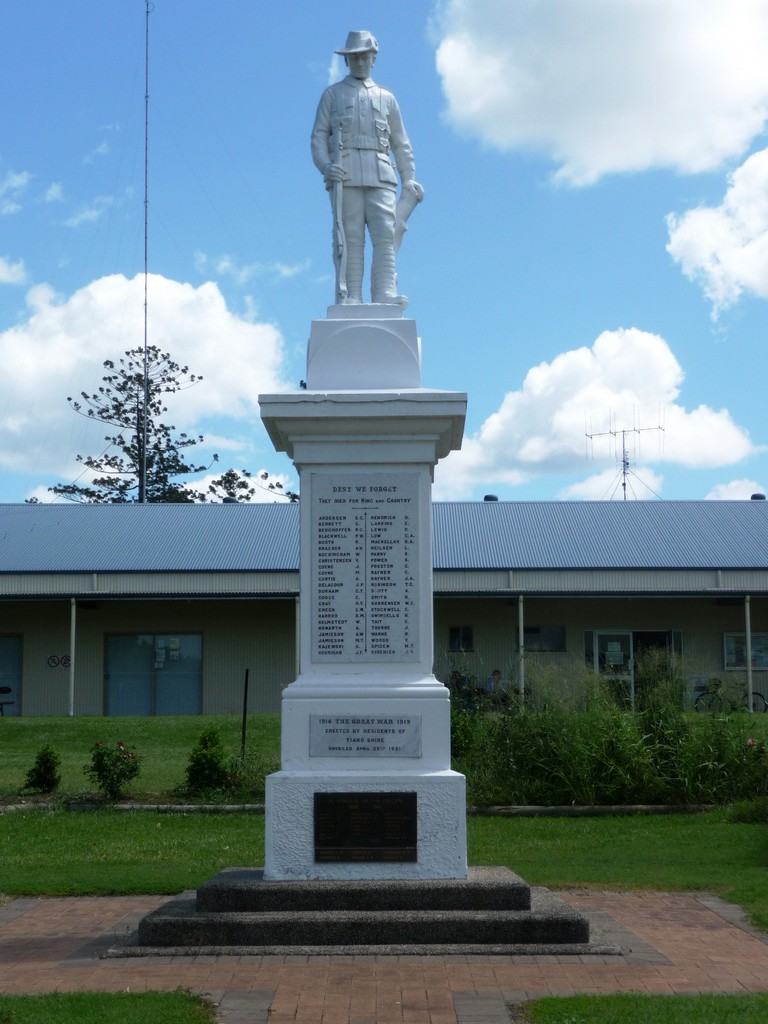 Tiara War Memorial (Digger)