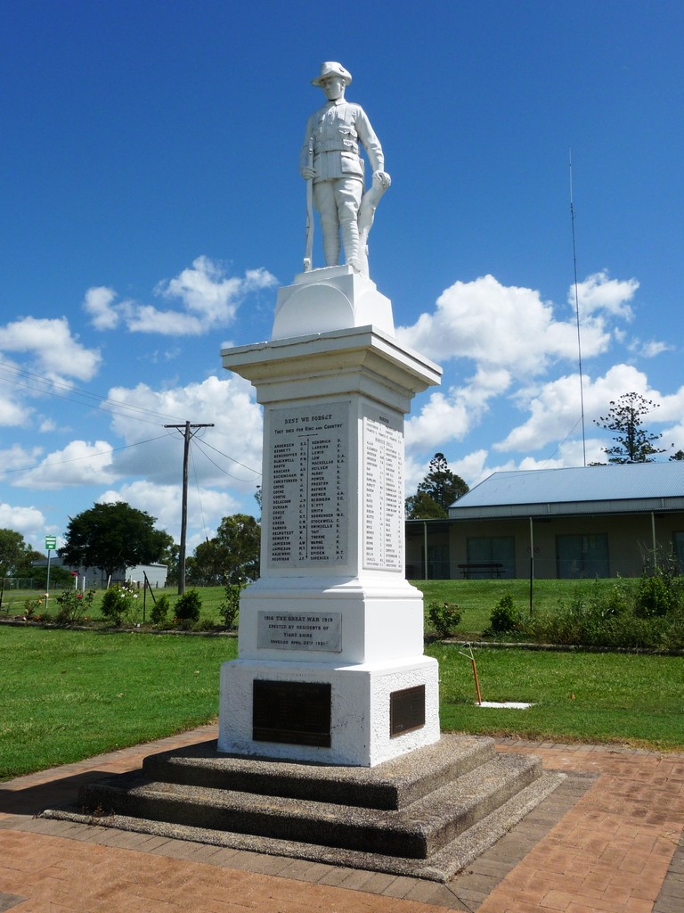 Tiaro War Memorial (Digger)