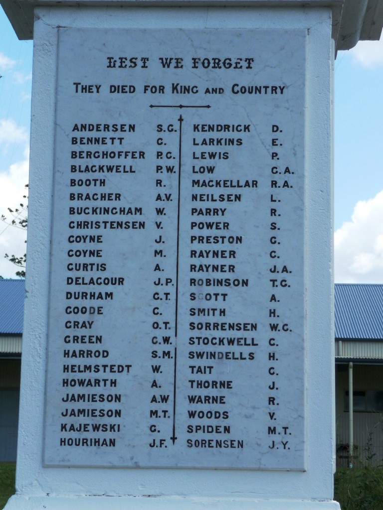 Tiaro War Memorial (Digger)
