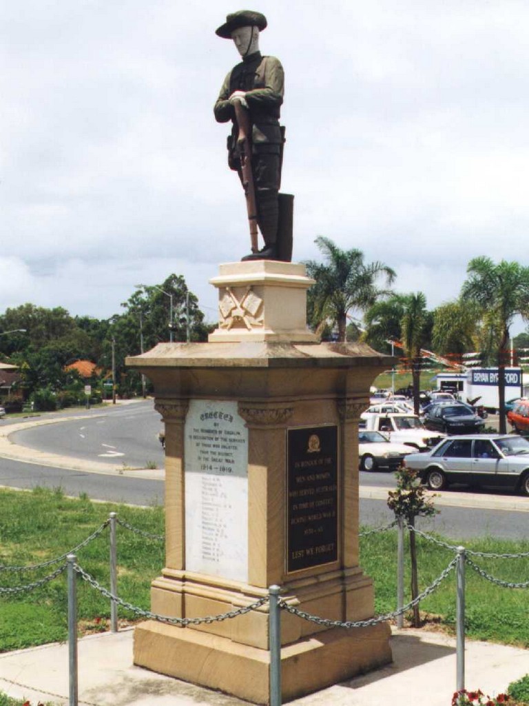 Tingalpa War Memorial (Digger)