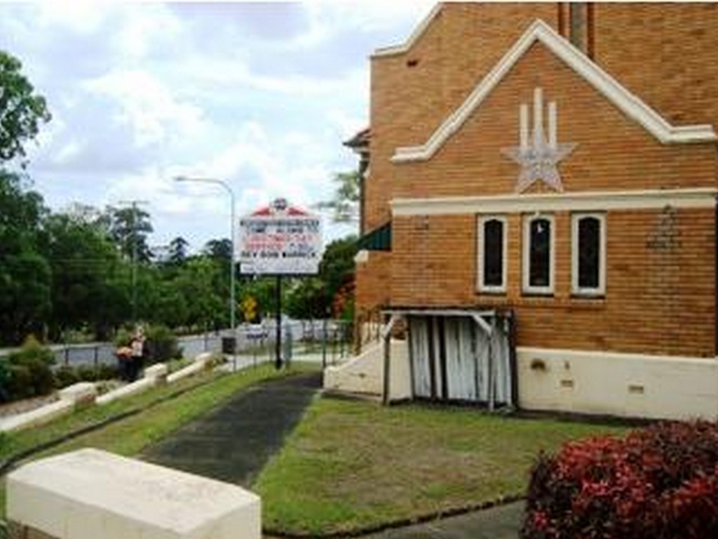 Ashgrove West Uniting Church - windows externally