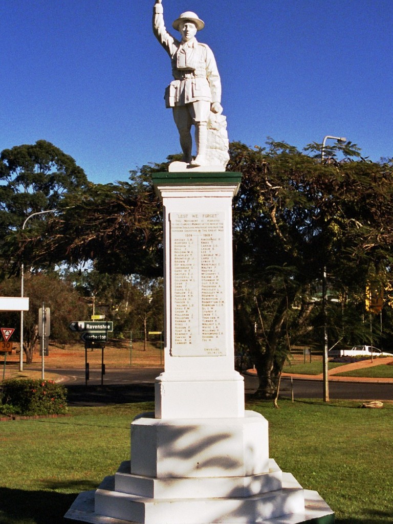 Atherton War Memorial (Digger)