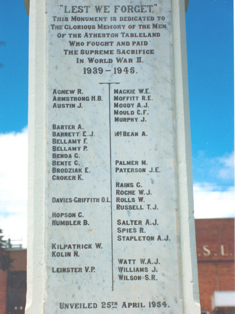 Atherton War Memorial (Digger)