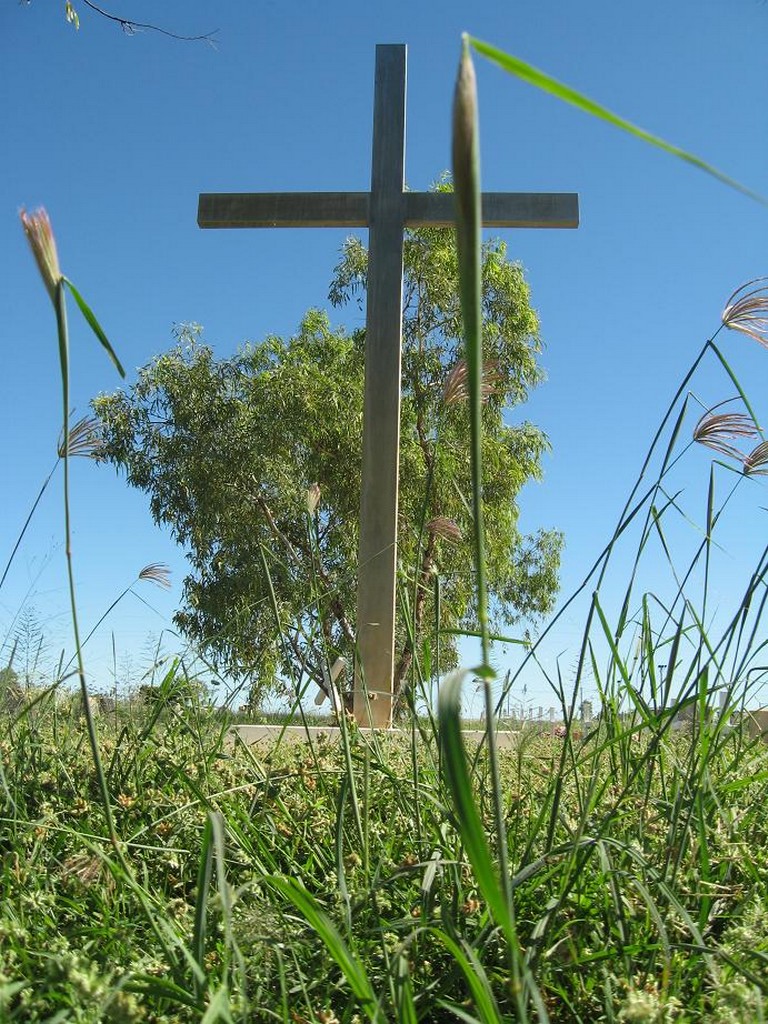 Winton Cemetery - Cross of Sacrifice