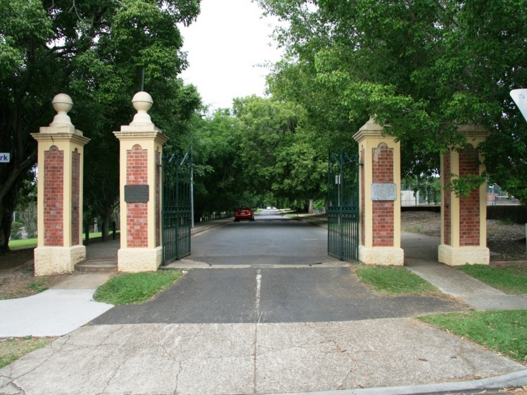 Yeronga Honour Avenue - Park Road entrance