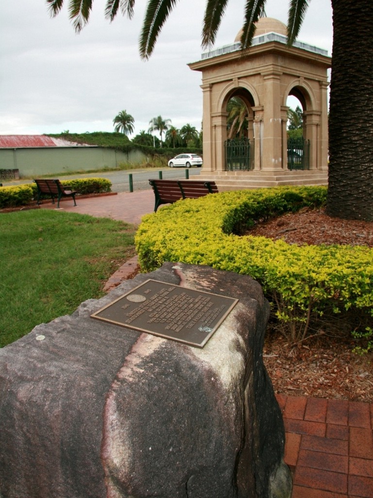 U.S. Forces WWII Memorial plaque with Yeronga Cenotaph on the background