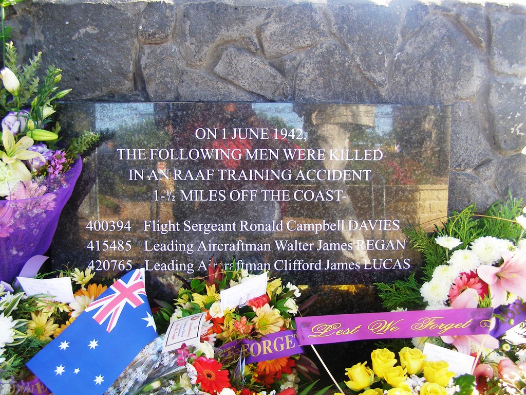 Bargara Beaufort Bomber Memorial - additional plaque - dedicated 2007