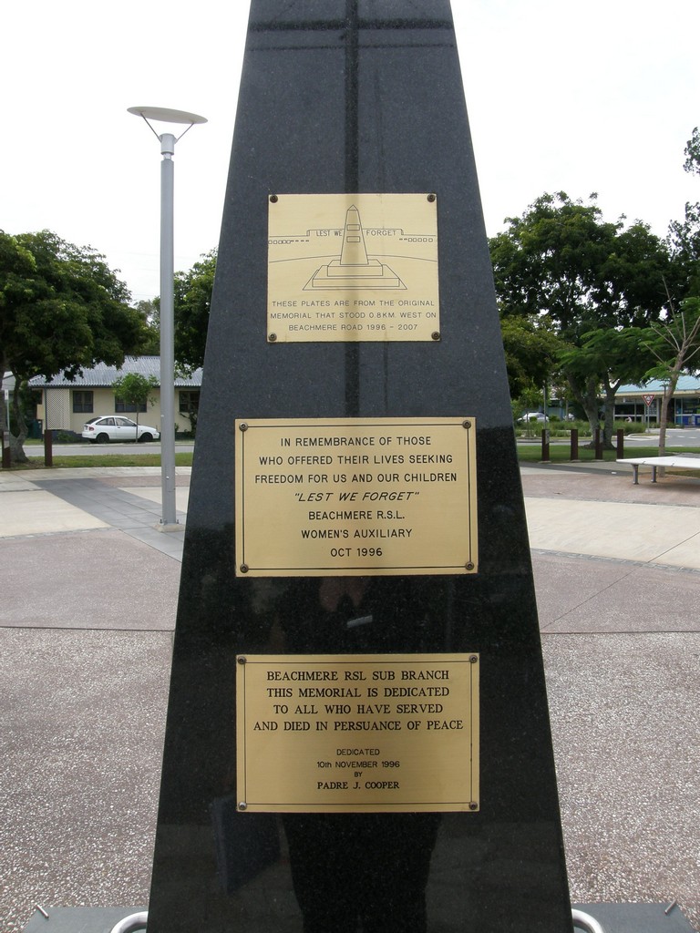 Beachmere War Memorial - plaques