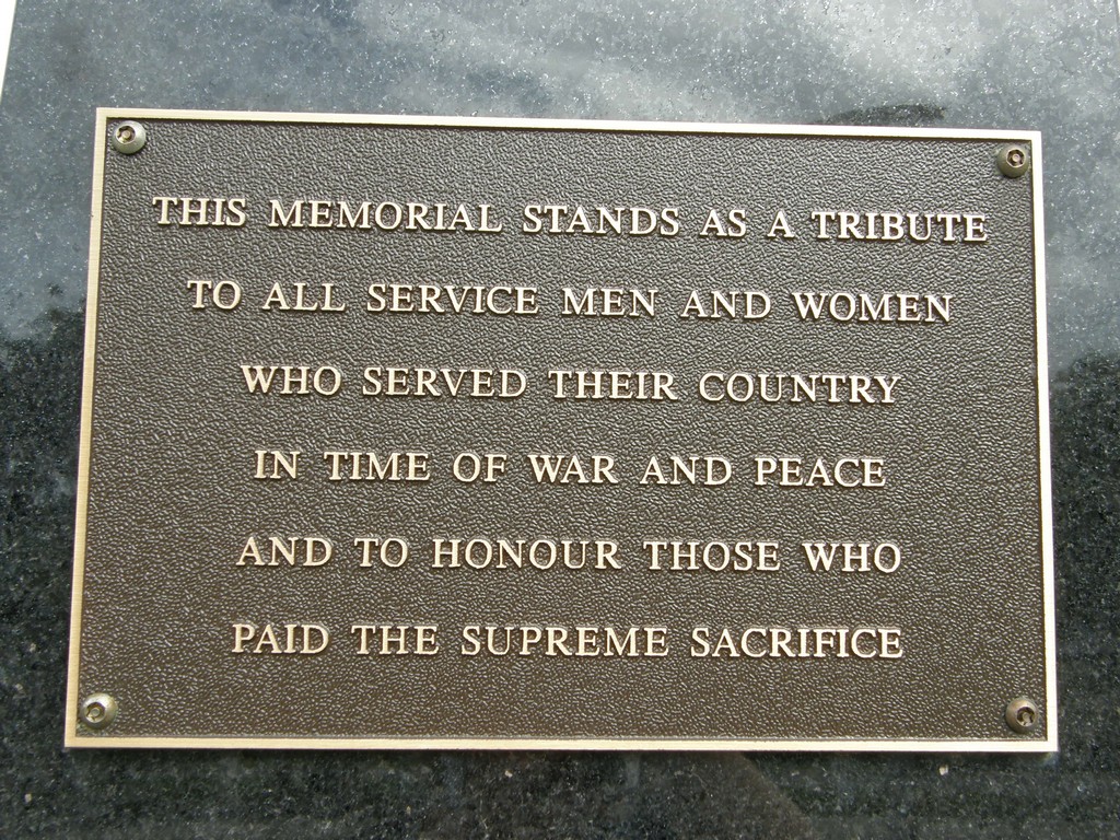 Beachmere War Memorial - plaque