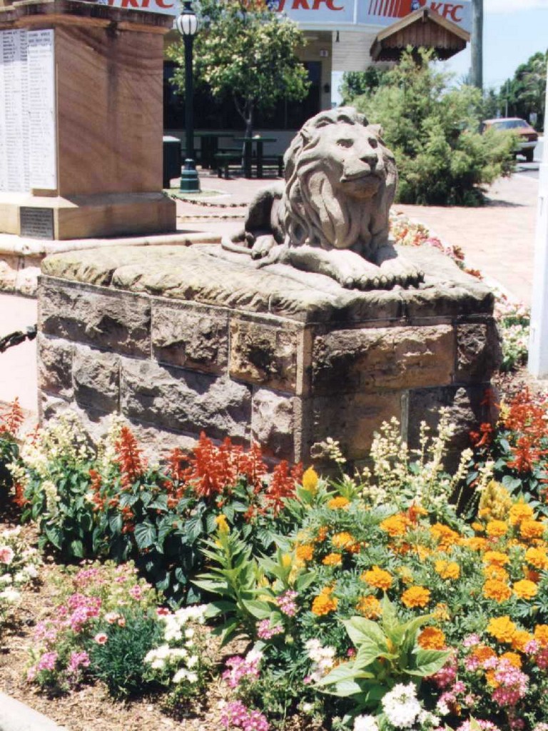 Beaudesert War Memorial (Digger) - detail