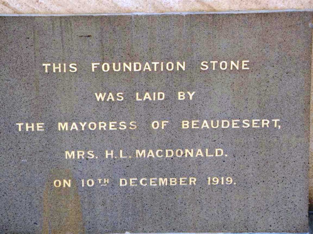 Beaudesert War Memorial (Digger) - Dedication plaque