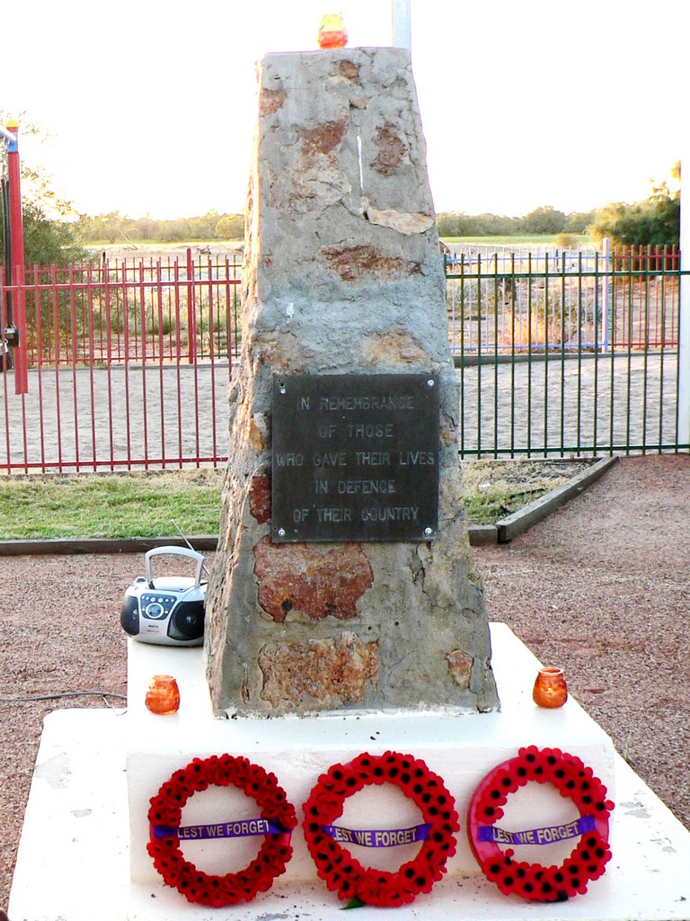 Bedourie War Memorial - Anzac Day 2009
