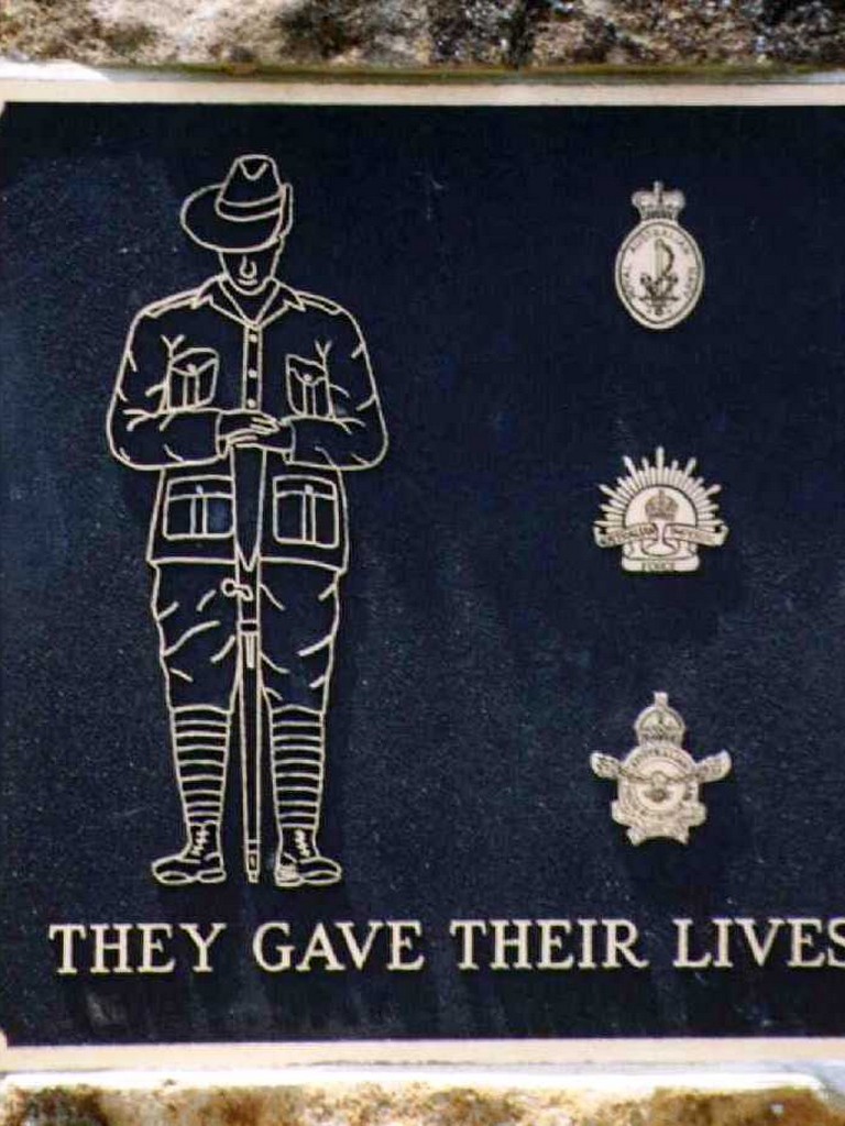 Beechmont War Memorial - plaque detail