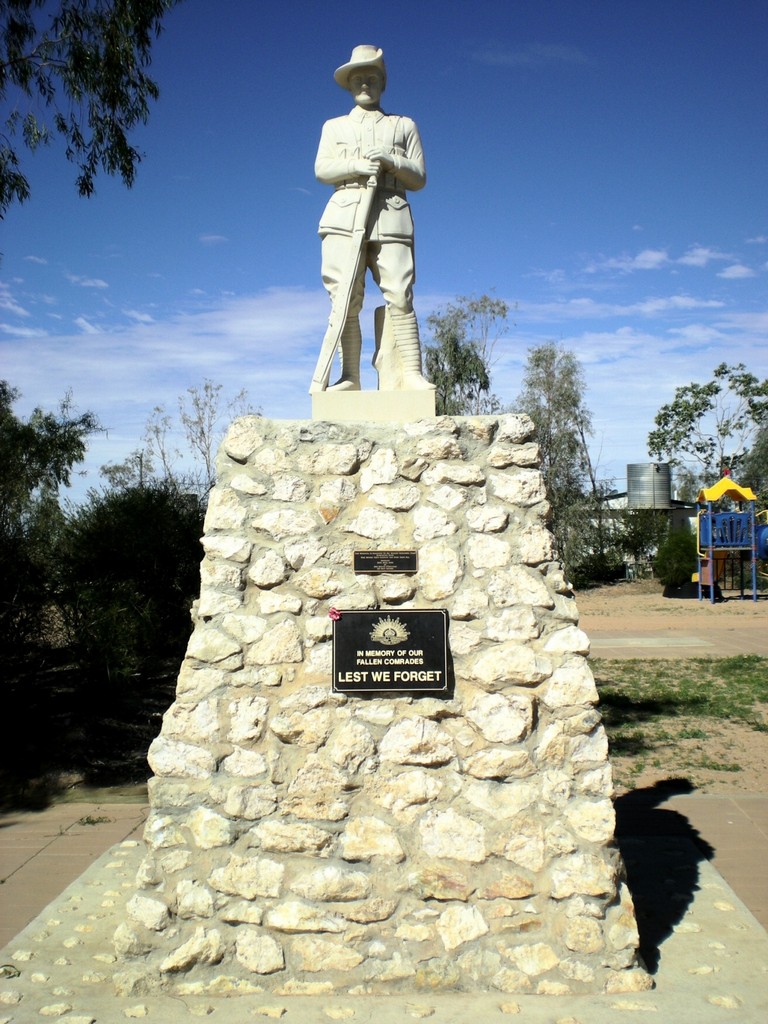 Birdsville War Memorial (Digger) - 2009