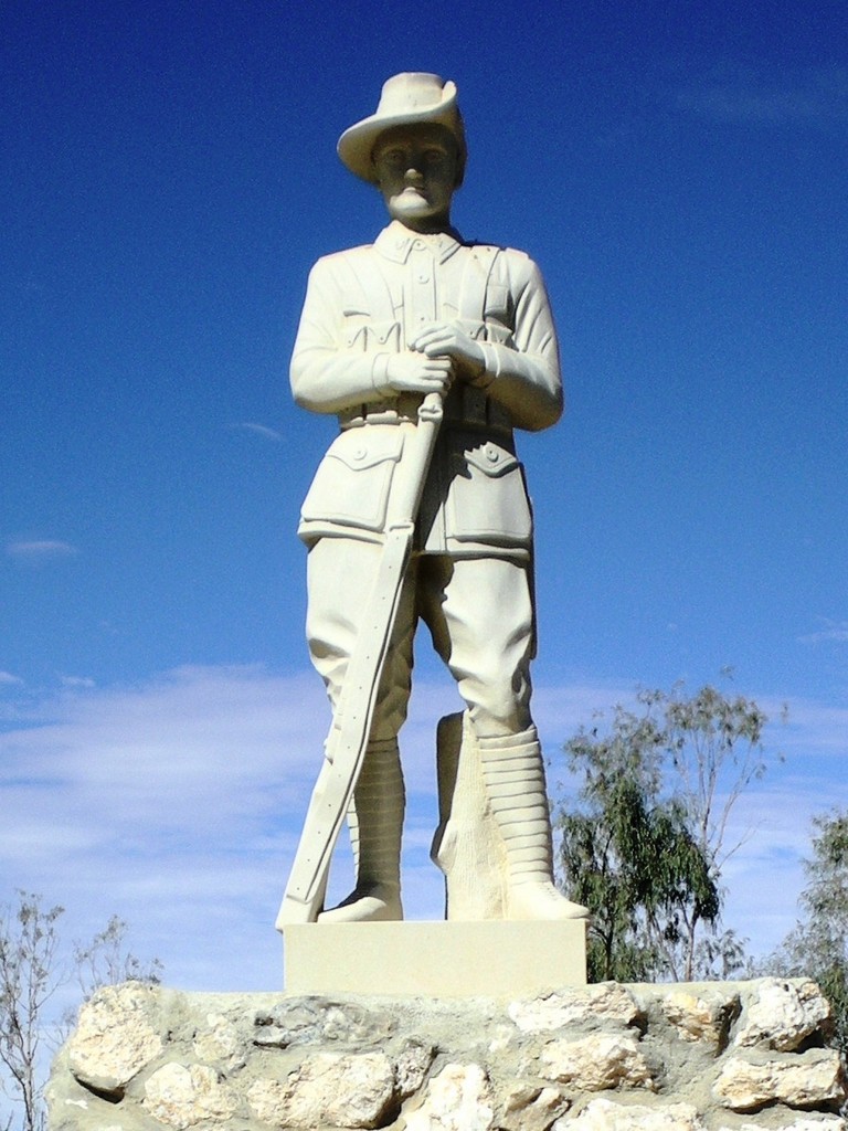 Birdsville War Memorial (Digger) - 2009