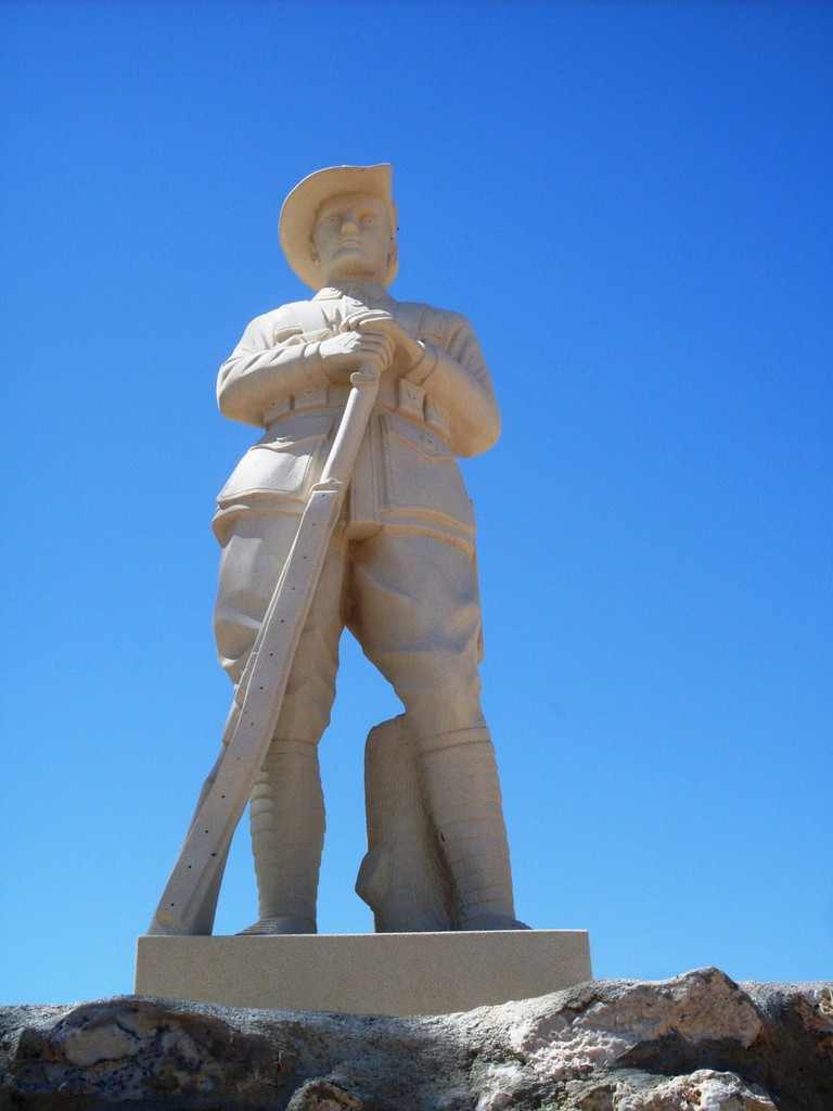 Birdsville War Memorial (Digger) - statue detail