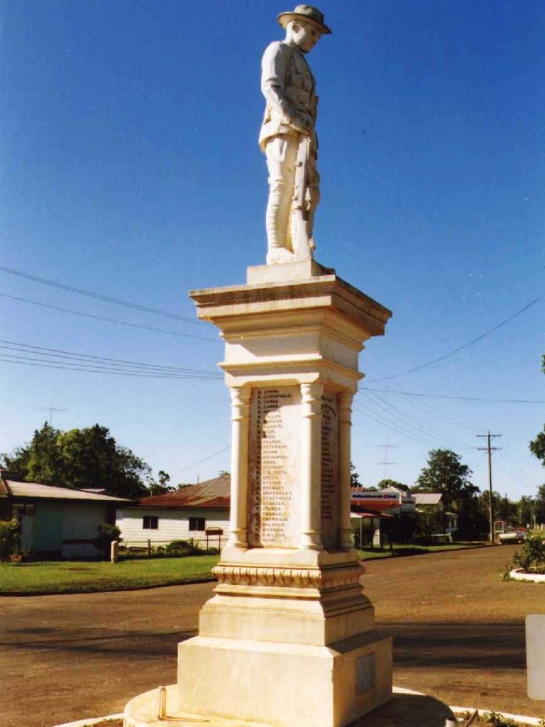 Blackbutt War Memorial (Digger)