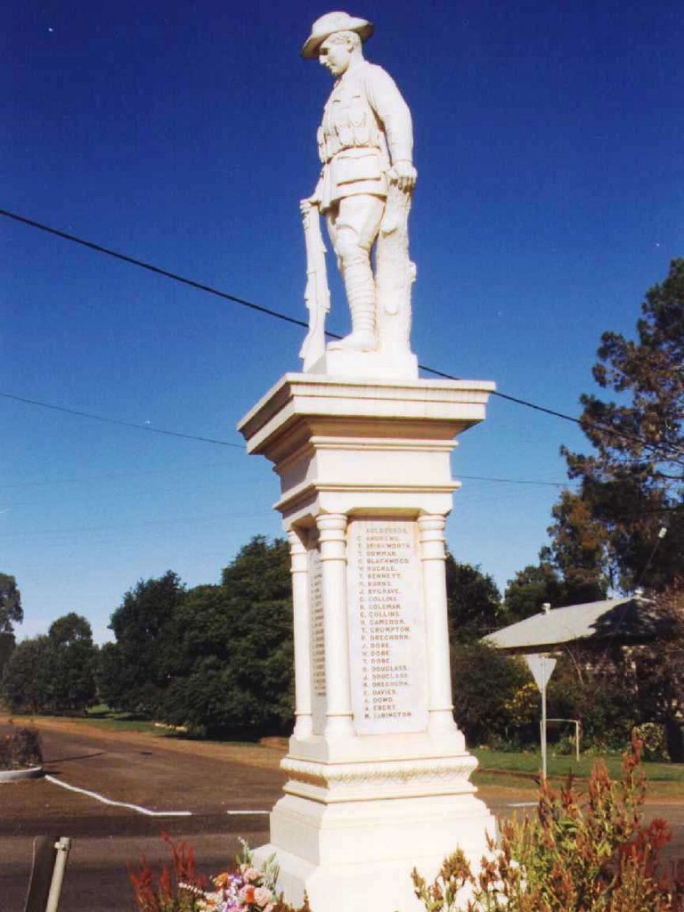 Photo of Blackbutt War Memorial (Digger)