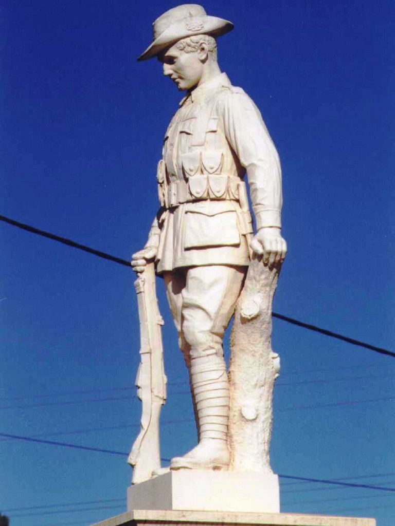 Photo of Blackbutt War Memorial (Digger)