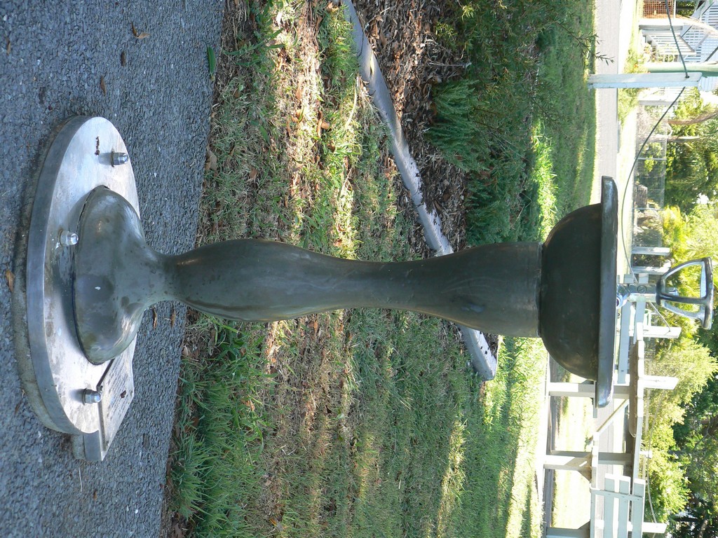 Side view of the fountain.