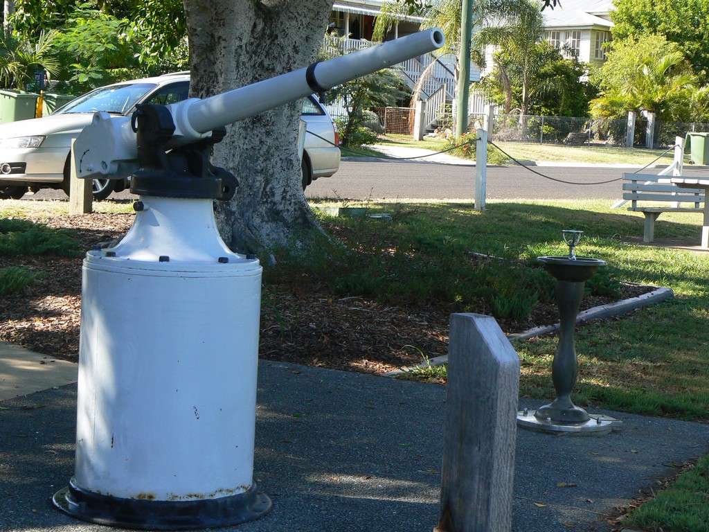 Gun and fountain