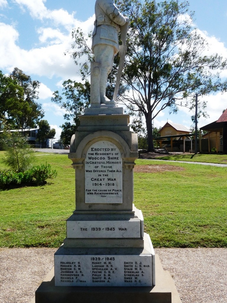 Brooweena War Memorial (Digger)