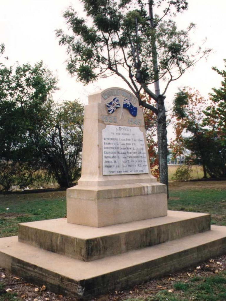 Bundaberg East War Memorial - 1999