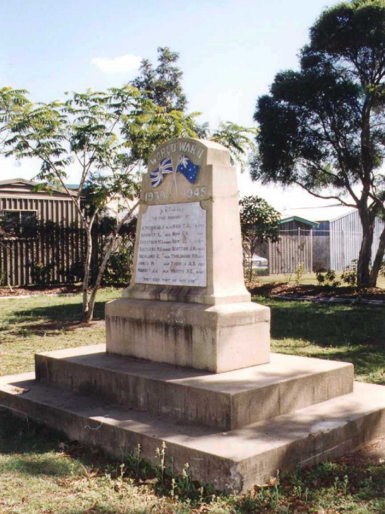 Bundaberg East War Memorial - 1999
