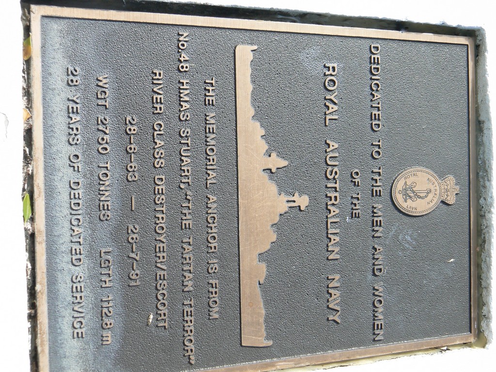 Main plaque