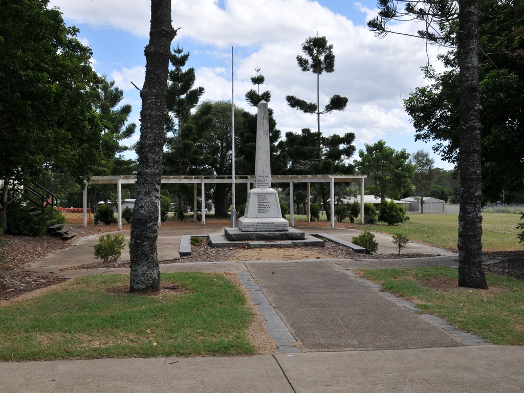 Front of Calliope Cenotaph with entrance from Stirrat Street and steps leading up to the adjacent memorial hall.