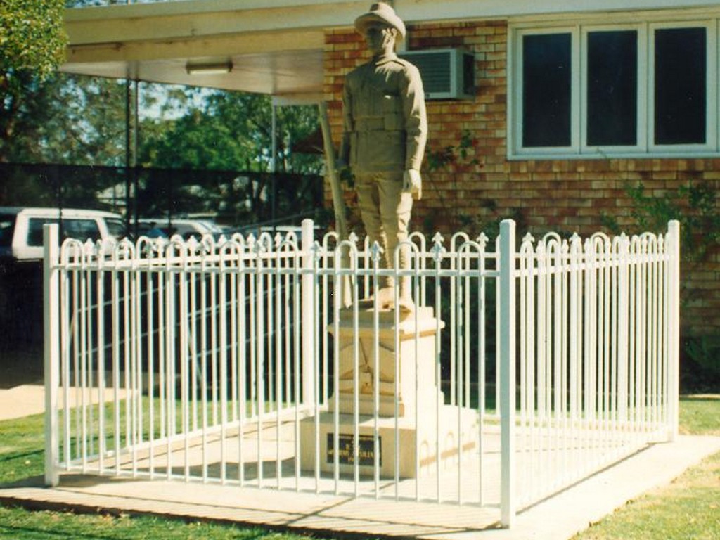 Chinchilla RSL Memorial (Digger)