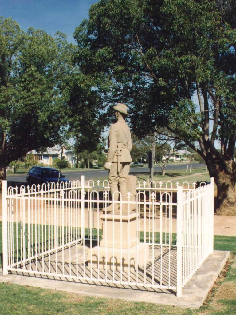 Chinchilla RSL Memorial (Digger) - overview