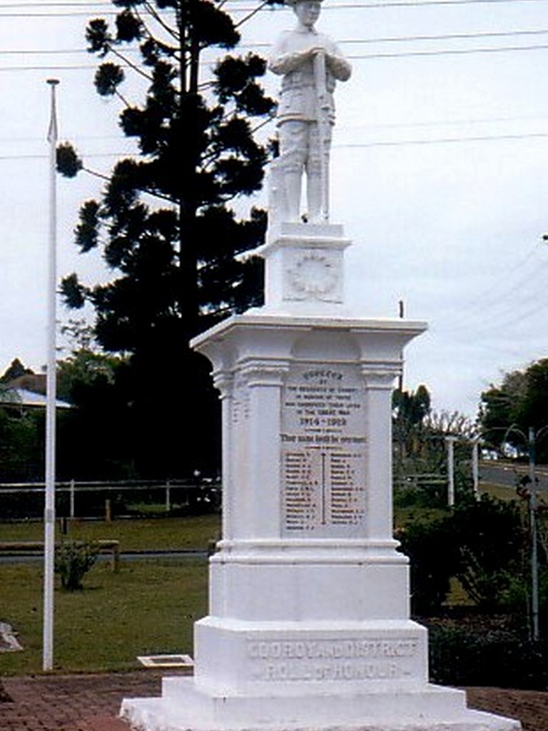 Cooroy War Memorial (Digger)