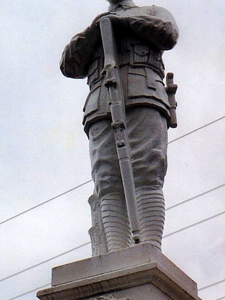 Cooroy War Memorial (Digger)