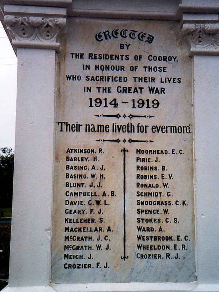 Cooroy War Memorial (Digger)
