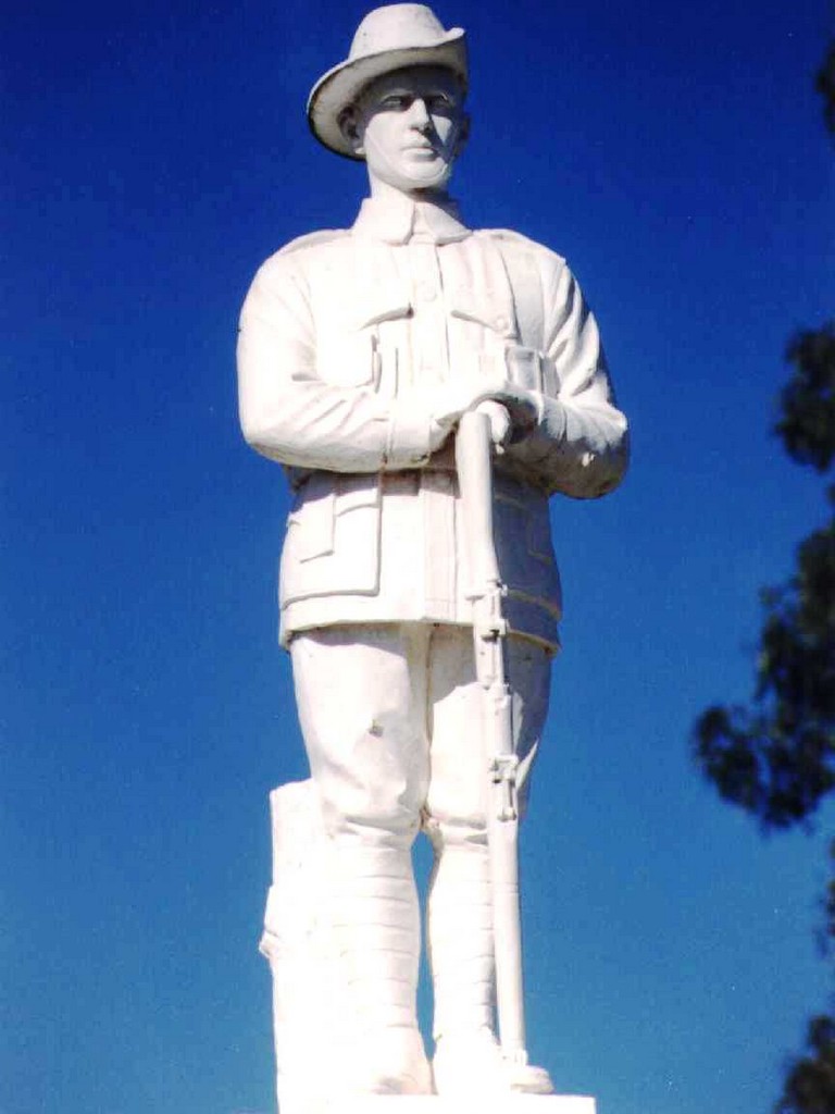 Crows Nest War Memorial (Digger)