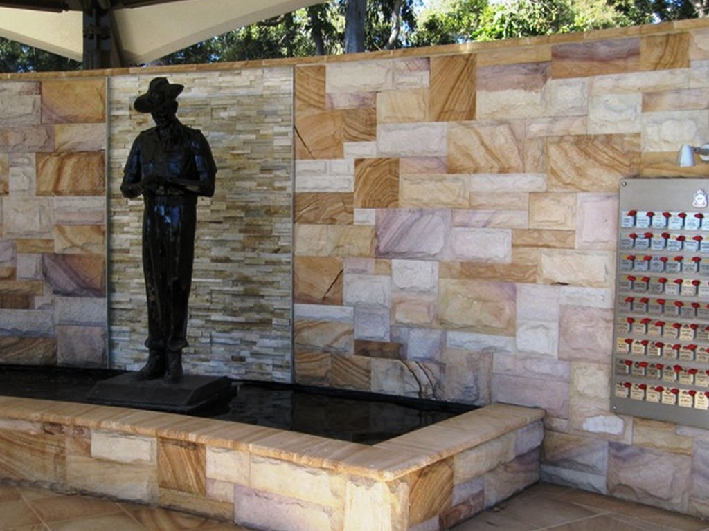 Currumbin-Palm Beach RSL Cenotaph Digger