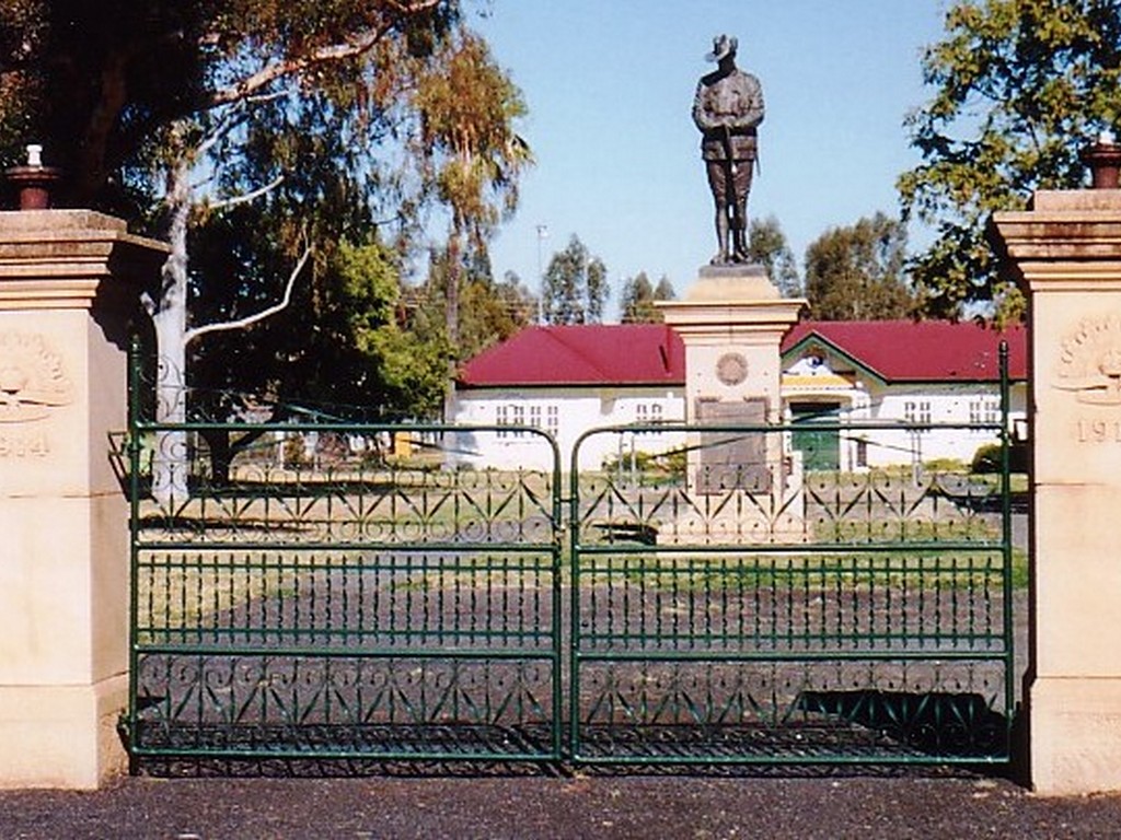Dalby War Memorial Gates