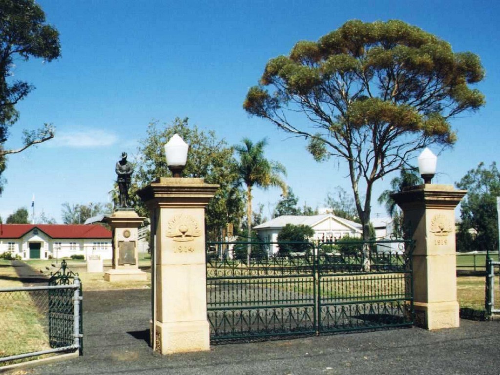 Dalby War Memorial Gates