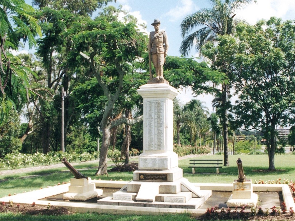East Brisbane War Memorial (Digger)