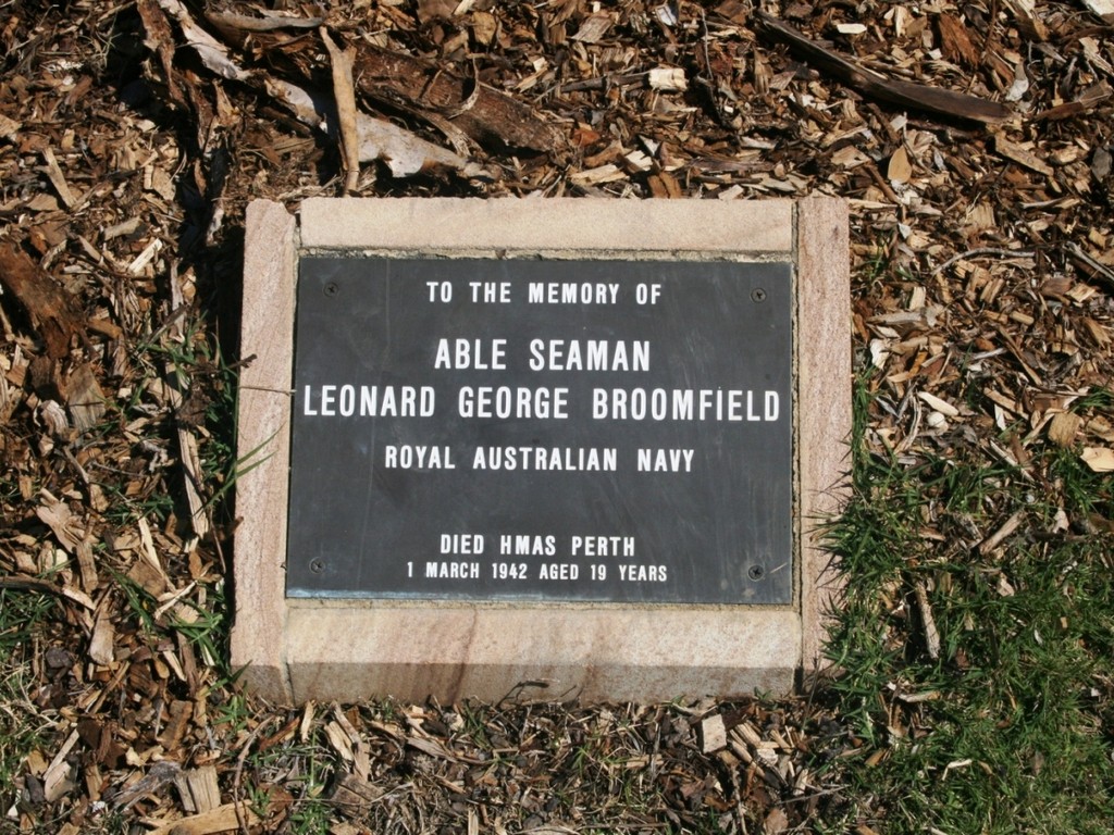 Eumundi WWII Memorial Trees - plaque