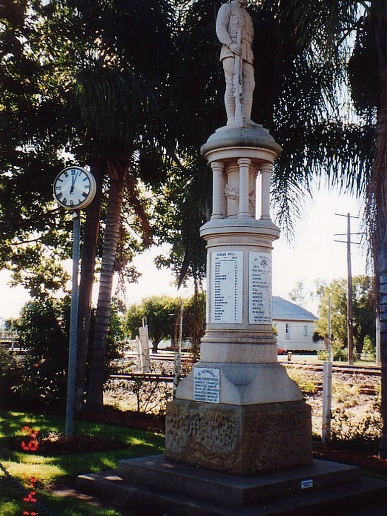 Forect Hill War Memorial (Digger)