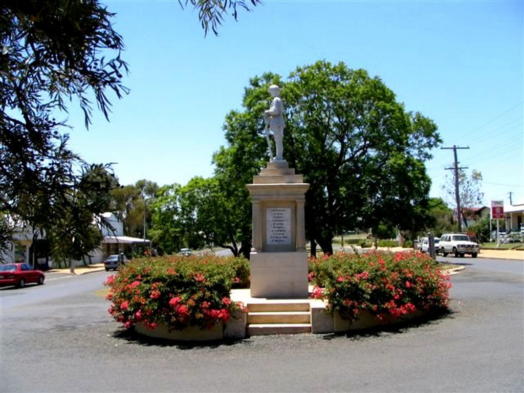 Goombungee War Memorial (Digger)