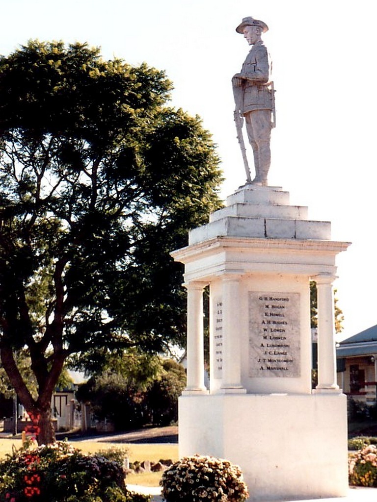 Goombungee War Memorial (Digger)