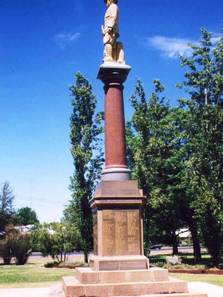 Goondiwindi War Memorial (Digger)